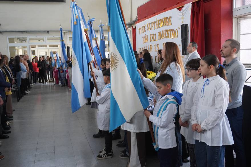 Festejos por el Día del Maestro en la Escuela Media N°2