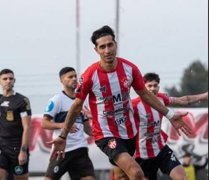 Cañuelas lo justificó en el segundo tiempo