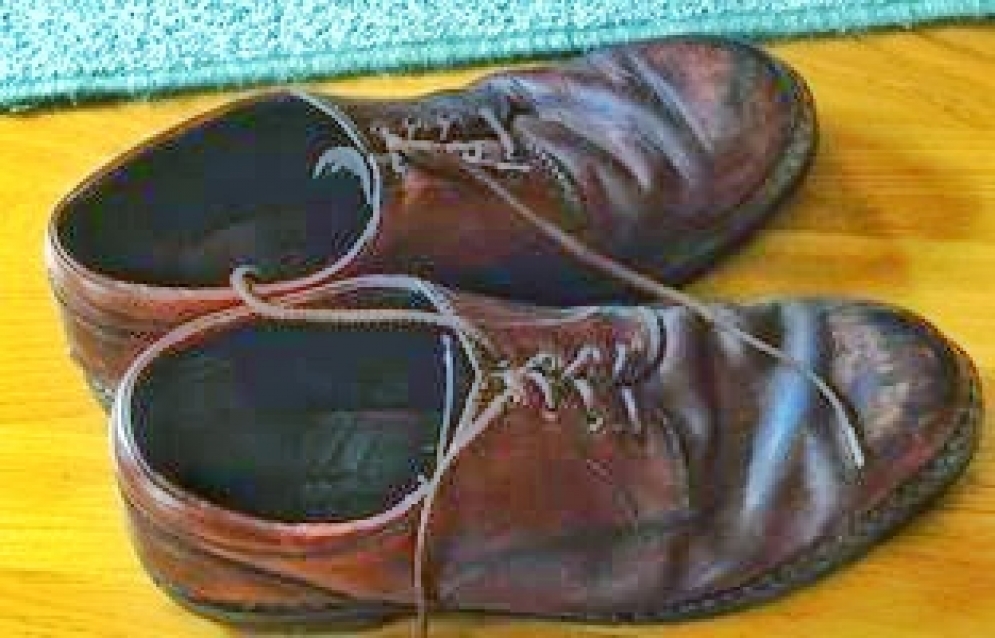 Hay que limpiar los zapatos con lavandina al llegar a casa.