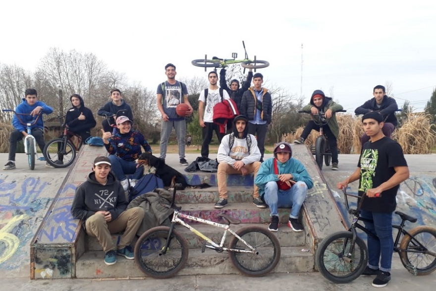 Un grupo de jóvenes promueve una reestructuración del Skate Park