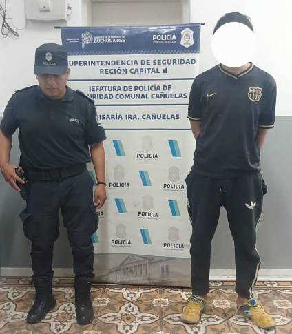 Acuchilló a su hermana en el cuello, haciendo caer a un bebé de 11 meses al suelo