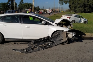 El Ford Focus y el Chevrolet Cobalt tras el accidente. 