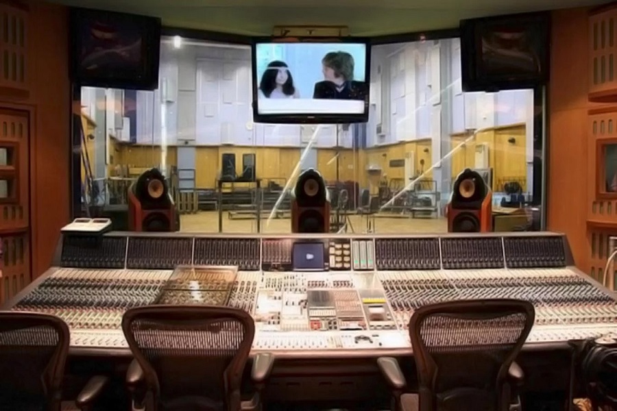 Vista de la cabina de producciòn de los estudios Abbey road.