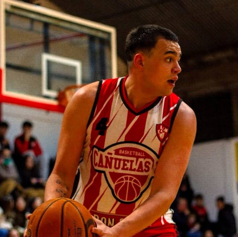 Castro, sum&oacute; 14 puntos en 30 minutos (FOTO: @cfcbasquet).
