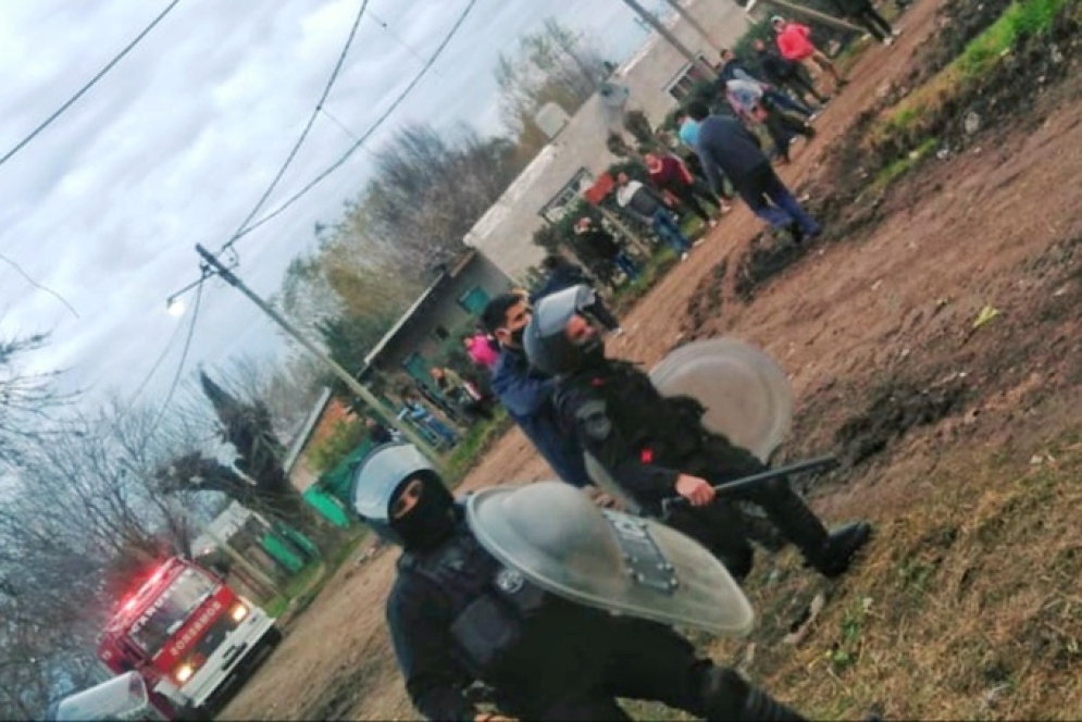 Guerra en el Bº Libertad: acusan a “Los Varela” de querer violar a una nena y los echan del barrio a las fuerzas