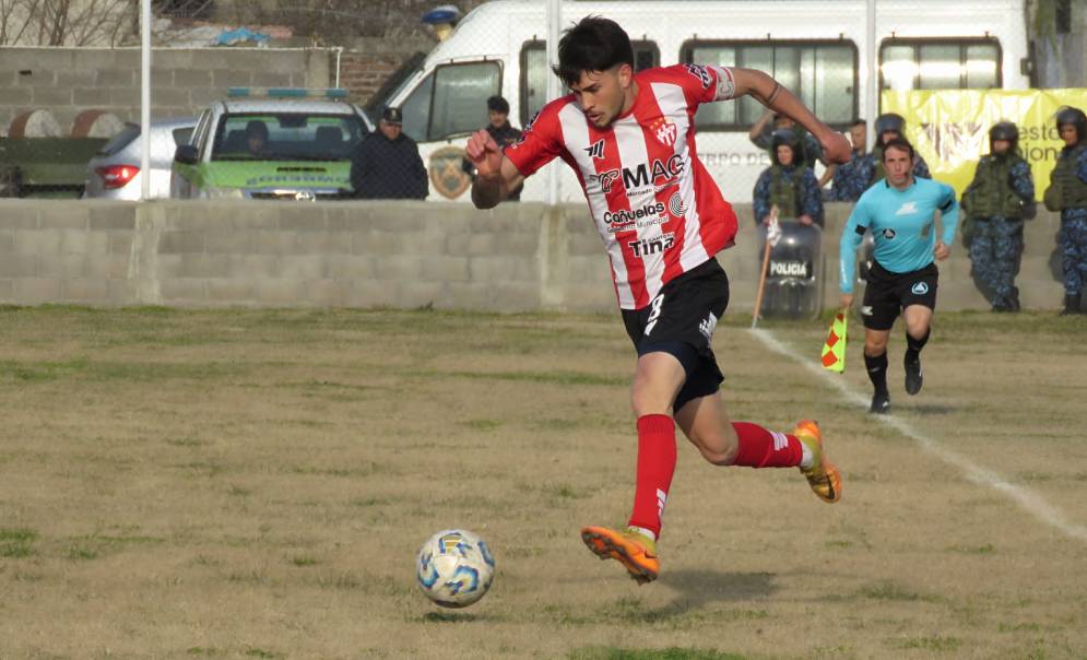 Patritti lanzado en ataque. Ph: Javi Morales.