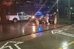 Los bomberos voluntarios asistieron al motociclista hasta la llegada del SAME.