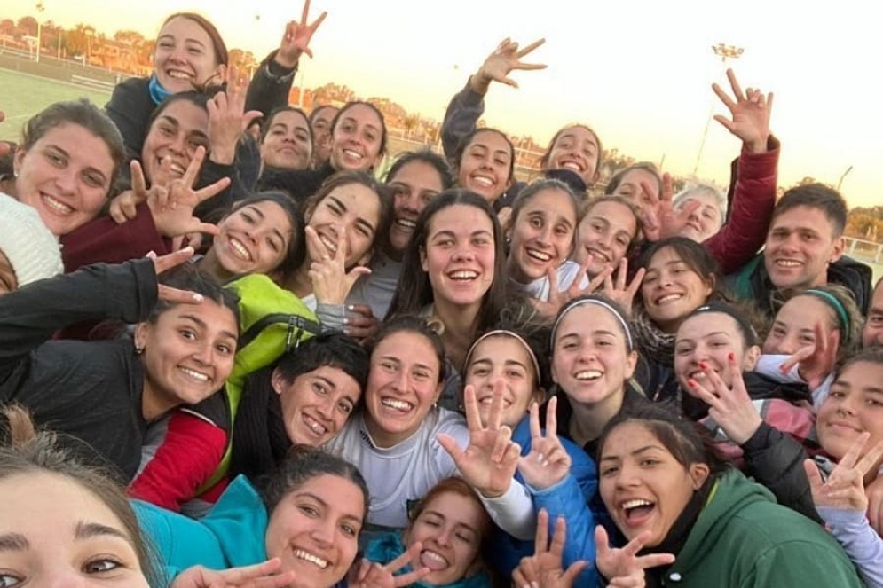 Sonrisas, unión y meter de a tres. Una selfie que se hizo costumbre.
