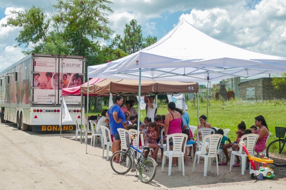 Los vecinos aguardando por ser atendidos. 