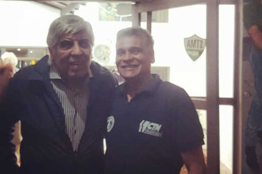 Daniel Suárez se mostró cerca de los Moyano
