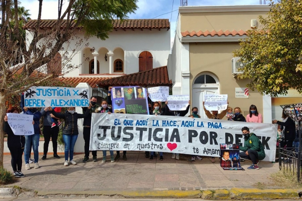 Una veintena de personas se movilizaron por la zona céntrica.