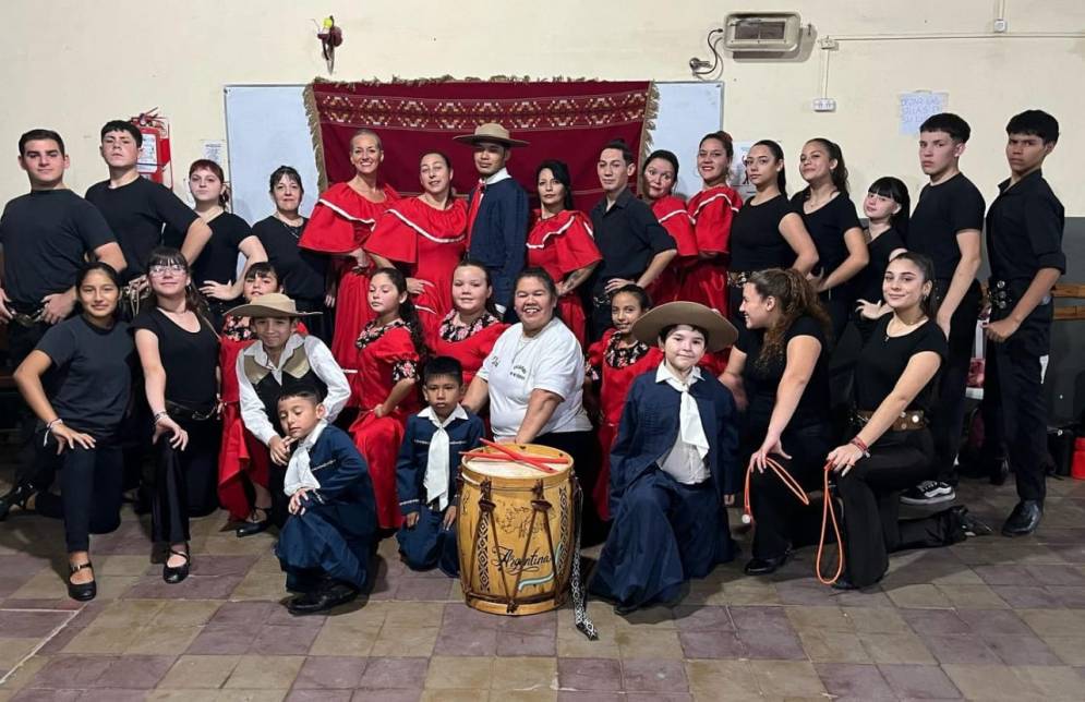 El elenco estable de &quot;Folclore de Mi Tierra&quot;.