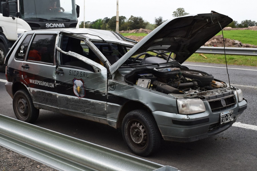 Volcó un auto a la altura del puente &quot;La Pérgola&quot;