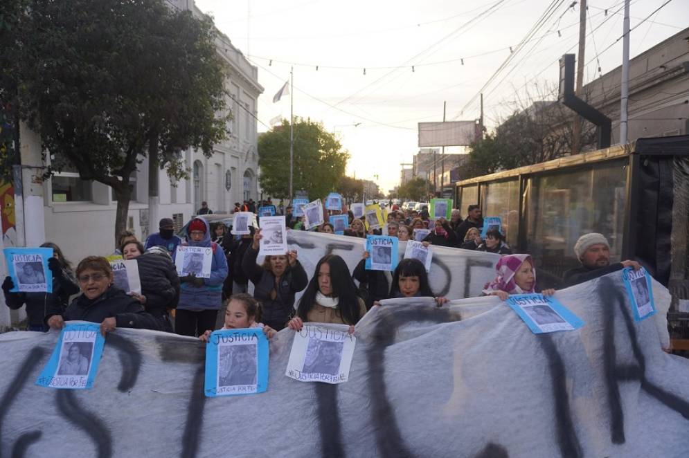 La columna de allegados a Felipe también estuvo acompañada por las concejales del oficialismo Ayelén Carrizo y Flavia Guardia.