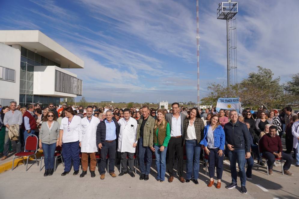 El acto se extendió hasta el mediodía.