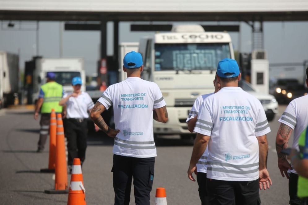 Agentes de transito en los controles.