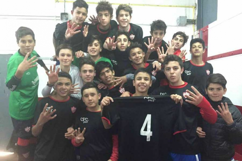 La novena del CFC goleó a Liniers por 4 a 0.