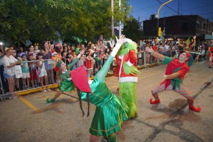 La Avenida Libertad se tiñó de color por los festejos de Navidad