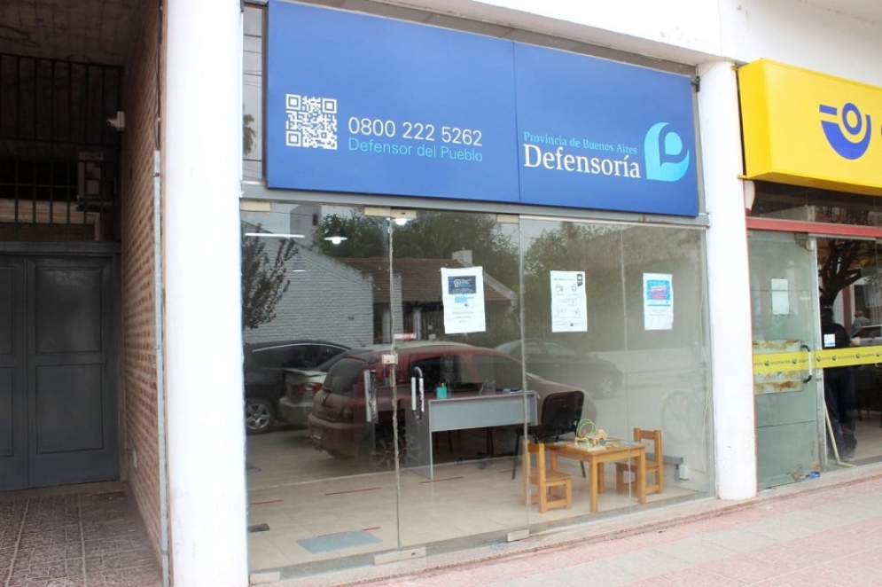 La delegación se ubica en en San Martín 466 (entre Brandsen y Lara).