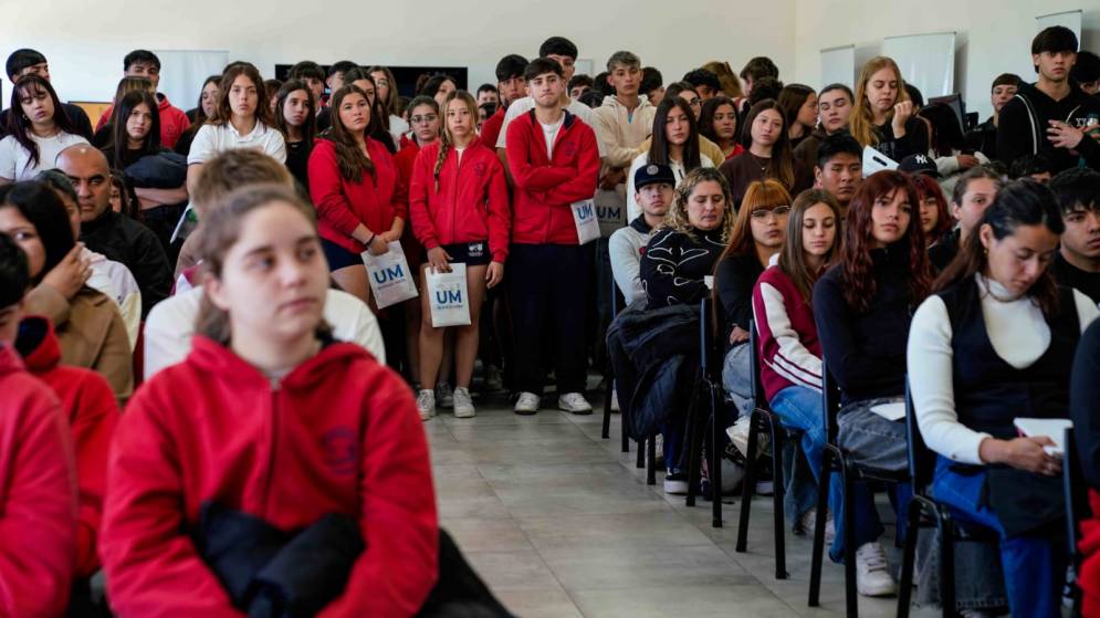 El sal&oacute;n de la sede de nuestra ciudad estuvo colmado.