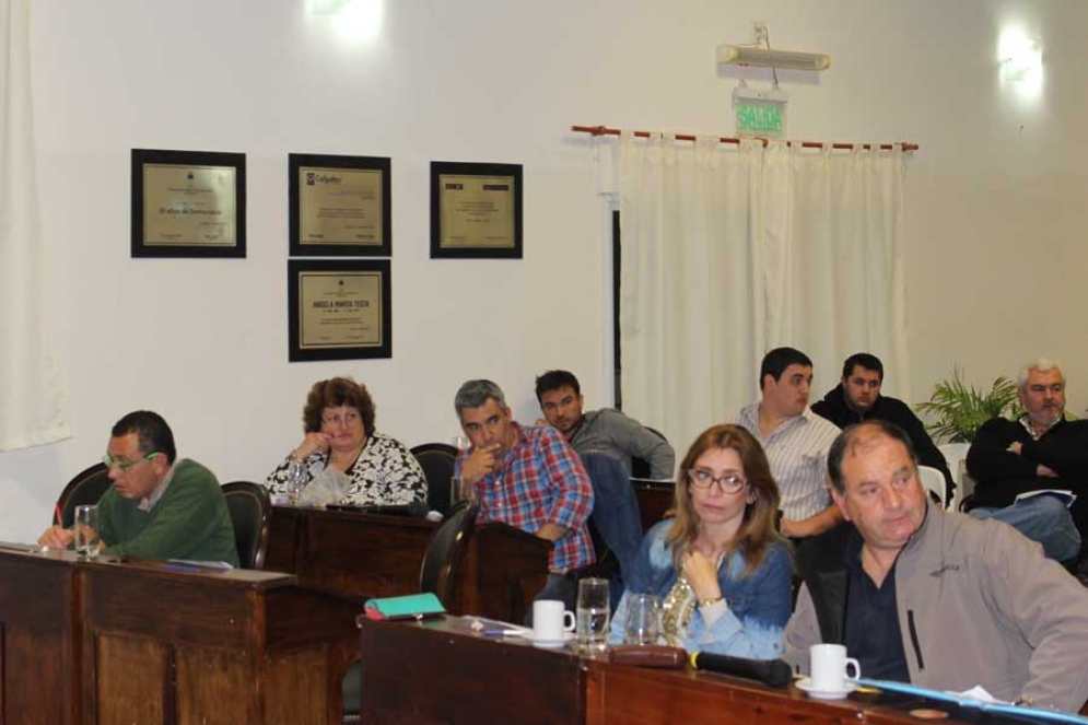 En una sesión maratónica, el Concejo Deliberante estuvo envuelto en más de un escándalo