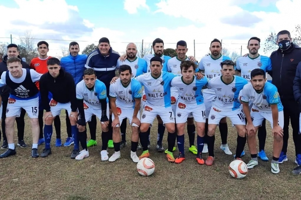 La Escuela festejo en el clásico. 