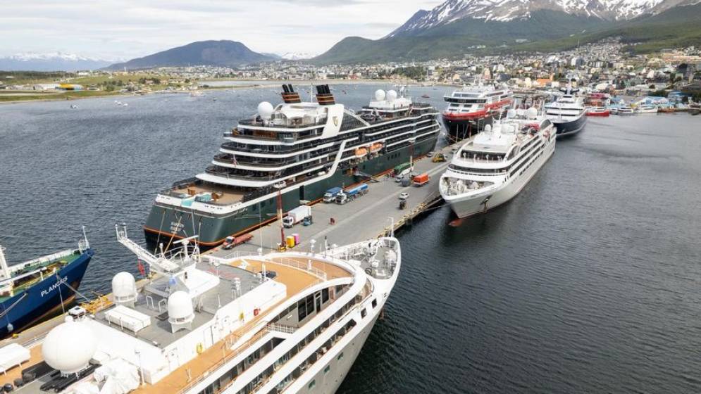 Tras la intervenci&oacute;n de Milei al puerto de Ushuaia, aterriz&oacute; en Tierra del Fuego un avi&oacute;n de EE.UU.