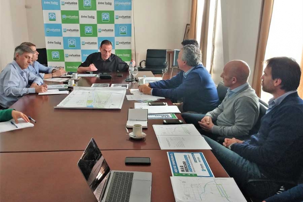 Las autoridades reunidas en el municipio.