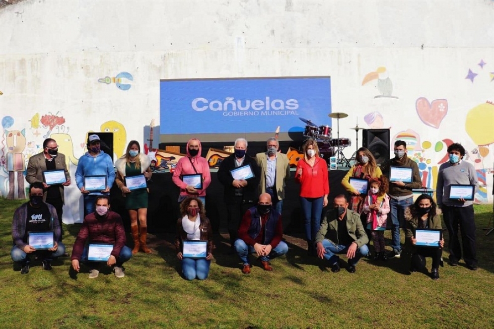 Se entregaron reconocimientos para los docentes de la etapa fundacional.