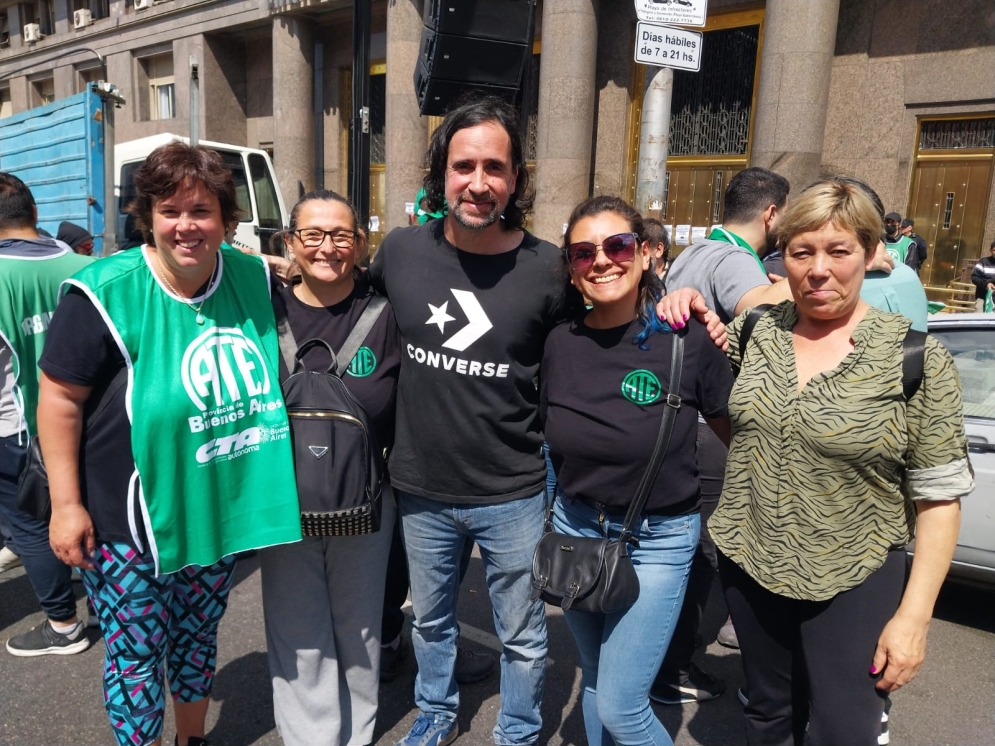 Representantes del Ejecutivo y de la Asociasión de Trabajadores del Estado se verán las caras en el salón de reuniones de la casa de gobierno.