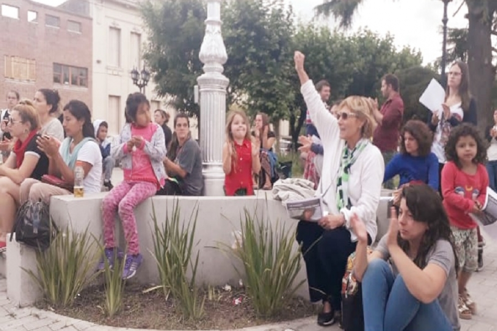 En Cañuelas se adhirió al paro de  mujeres