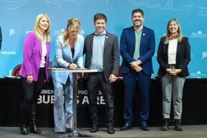 Fassi y Kicillof en el acto realizado en La Plata. 