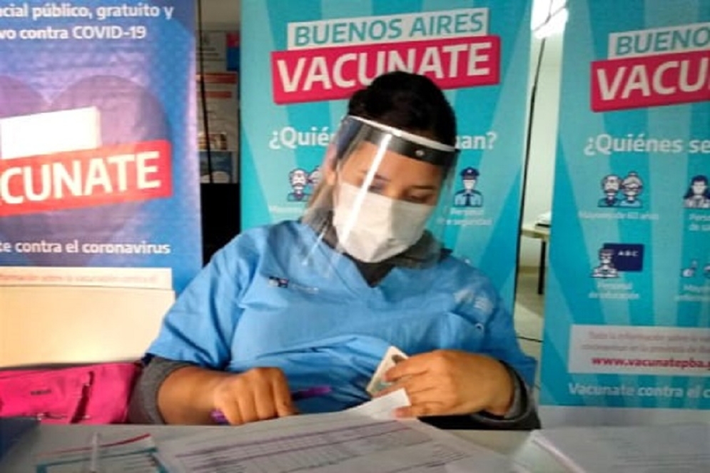 Otro tiempo. Los becarios, sin siquiera estar inmunizados, estuvieron en la primera línea de batalla del programa de vacunación.