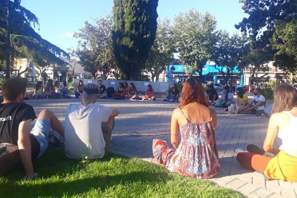 Quienes organizan adelantan que durante el fin de semana se volverán a reunir en la plaza.