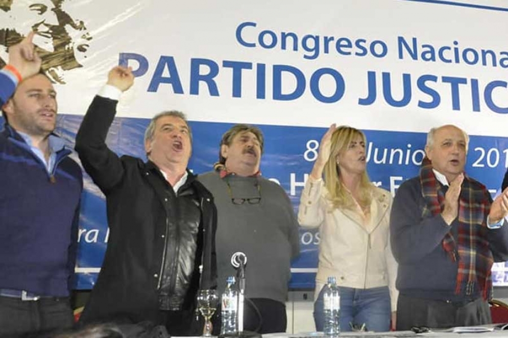 Fassi junto a otros dirigentes del PJ. 