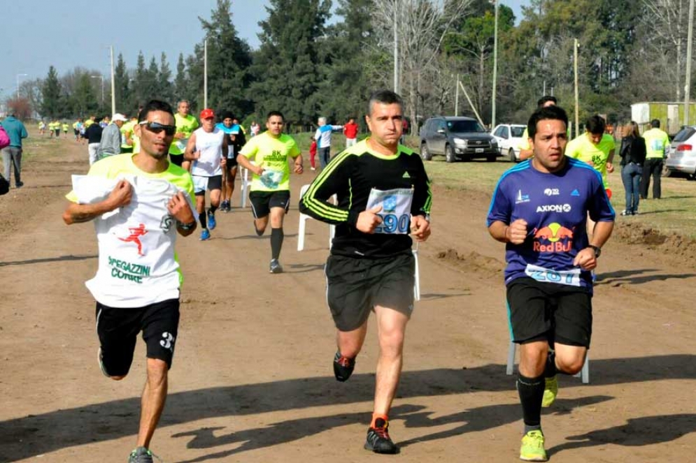 Más de 400 atletas participaron de la primera competencia atlética en Gobernador Udaondo