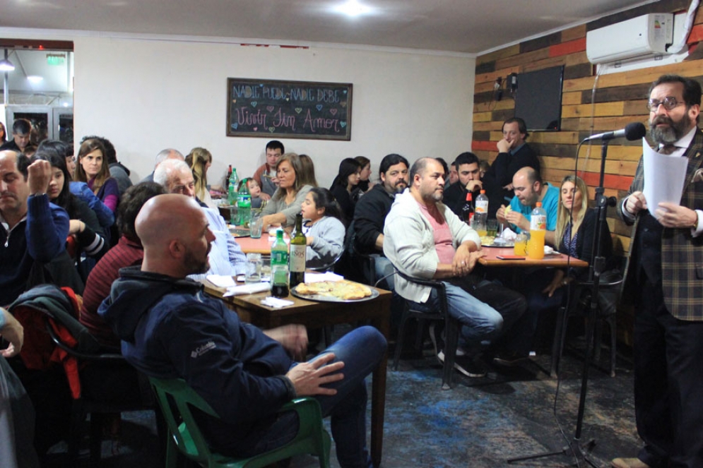 Carlos Caramello presentó su libro en Cañuelas