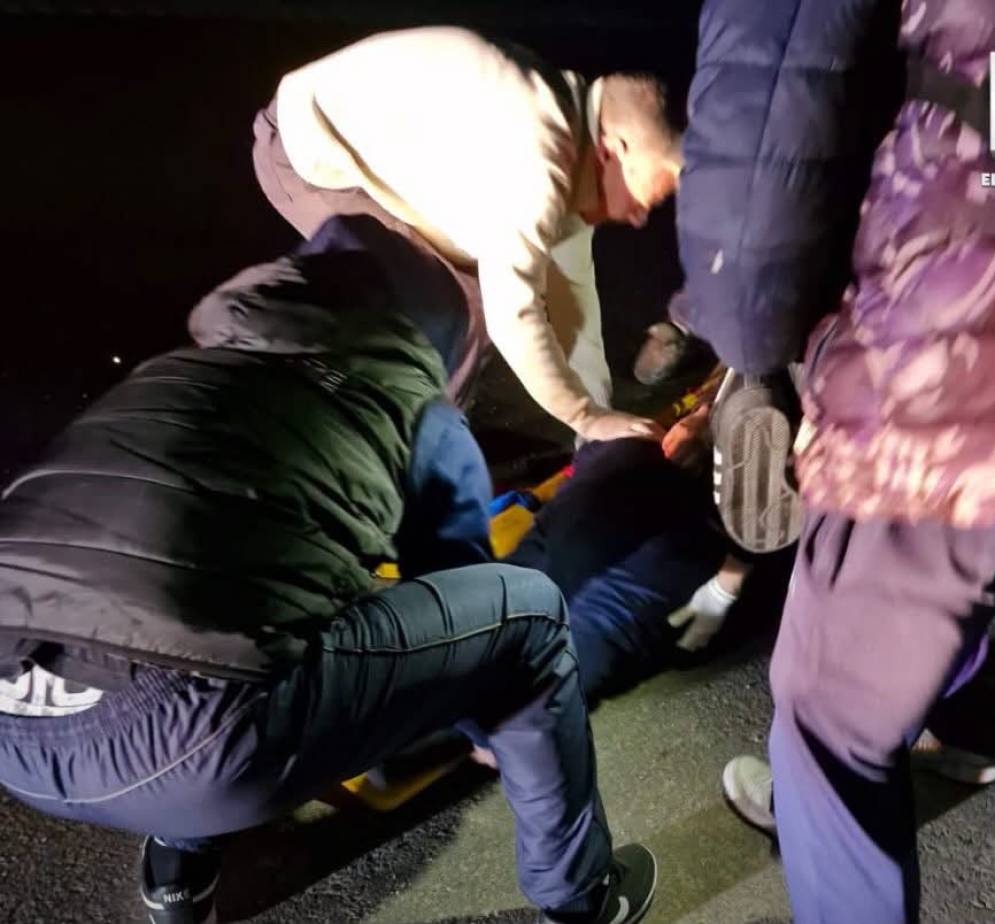 Canteros siendo atendido mientras aguardaban la ambulancia (FOTO: El Nacional de Matanza).
