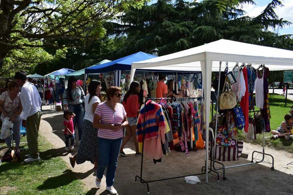 Sábado de &quot;Feria de Mujeres Creadoras y Productivas de Navidad&quot;