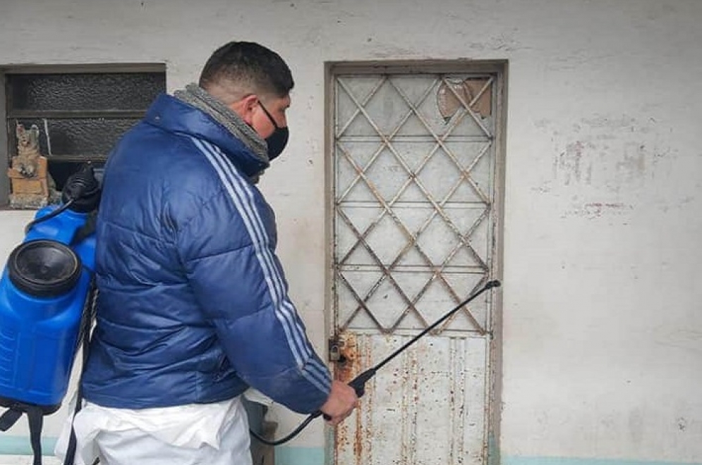 Peralta encabeza una campaña de desinfección en distintos sectores municipales.