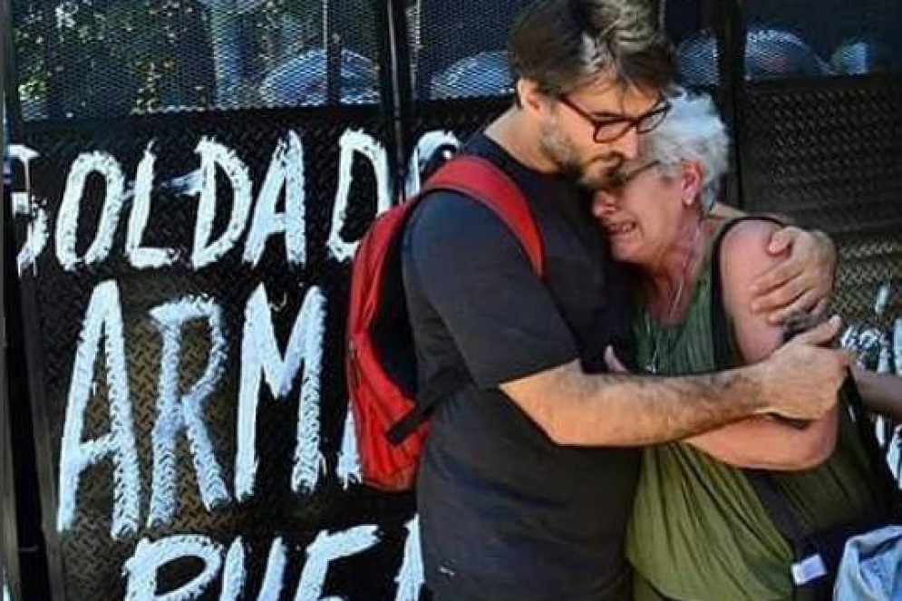 Una de las tantas imágenes que dejaron las jornadas de protestas en la Plaza de los Dos Congresos. 