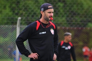 Perelman monitoreando la pr&aacute;ctica. (FOTO: Prensa CFC).