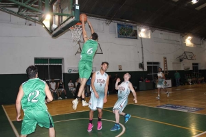 Leandro Valicenti en plena volcada. 