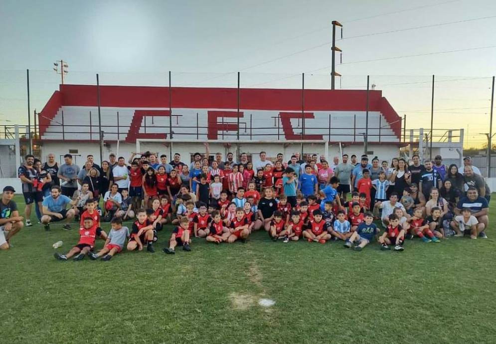 La semana pasada hubo una reunión informativa para los padres. Ph: Facebook Escuela de Fútbol de CFC.