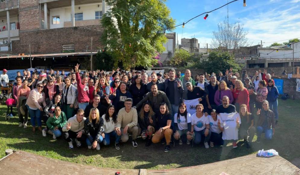 Se hizo al aire libre y participaron más de 50 personas.