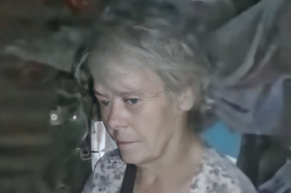 Elena, con casi 70 años, vive sola en condiciones de extrema pobreza y nadie la ayuda