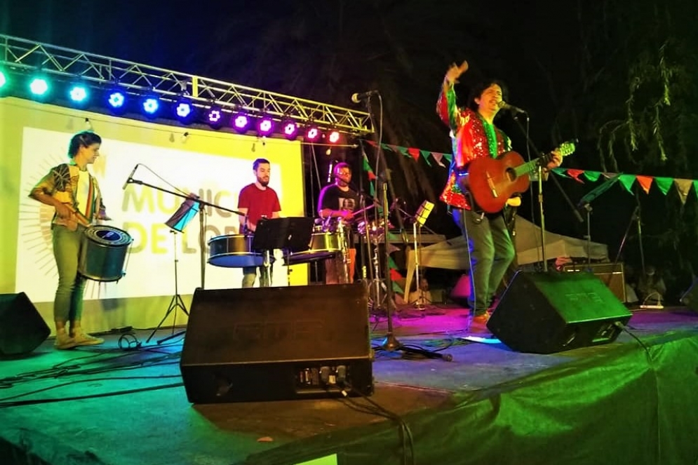 “Chango Ibarra” despide el verano a puro carnaval y tambor
