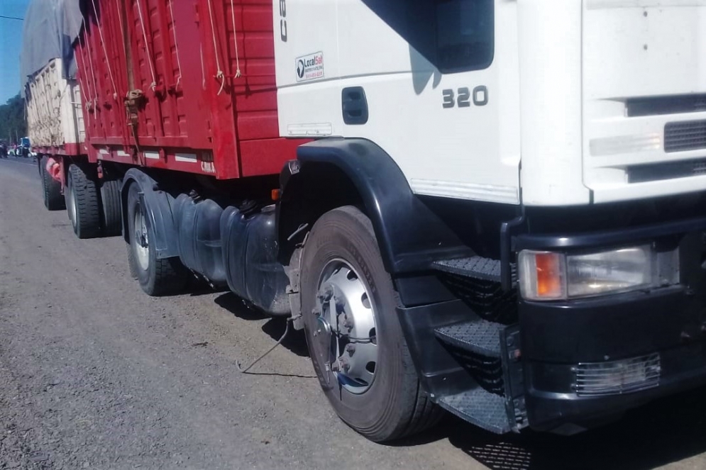 El IVECO involucrado en el accidente, con la varilla del &quot;vigía&quot; desprendida.