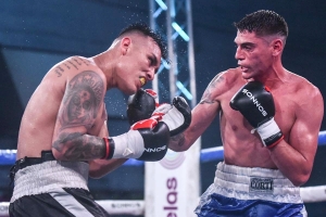 "Chaito" castigando al "Bandido" P&eacute;rez en el Club Juventud.