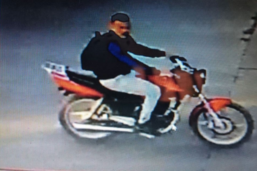 El motochorro captado por las cámaras de seguridad.